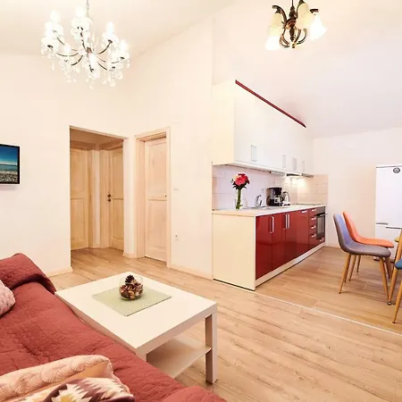Sunset Holliday Apartment